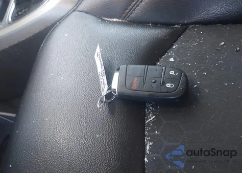 2018 Jeep Compass Latitude 4X4 from USA, damaged, VIN 3C4NJDBBXJT246552